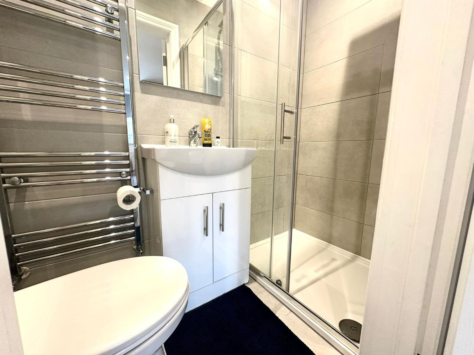 Bright Modern, Private Apartment,15 Mins To Central London Hendon Ngoại thất bức ảnh